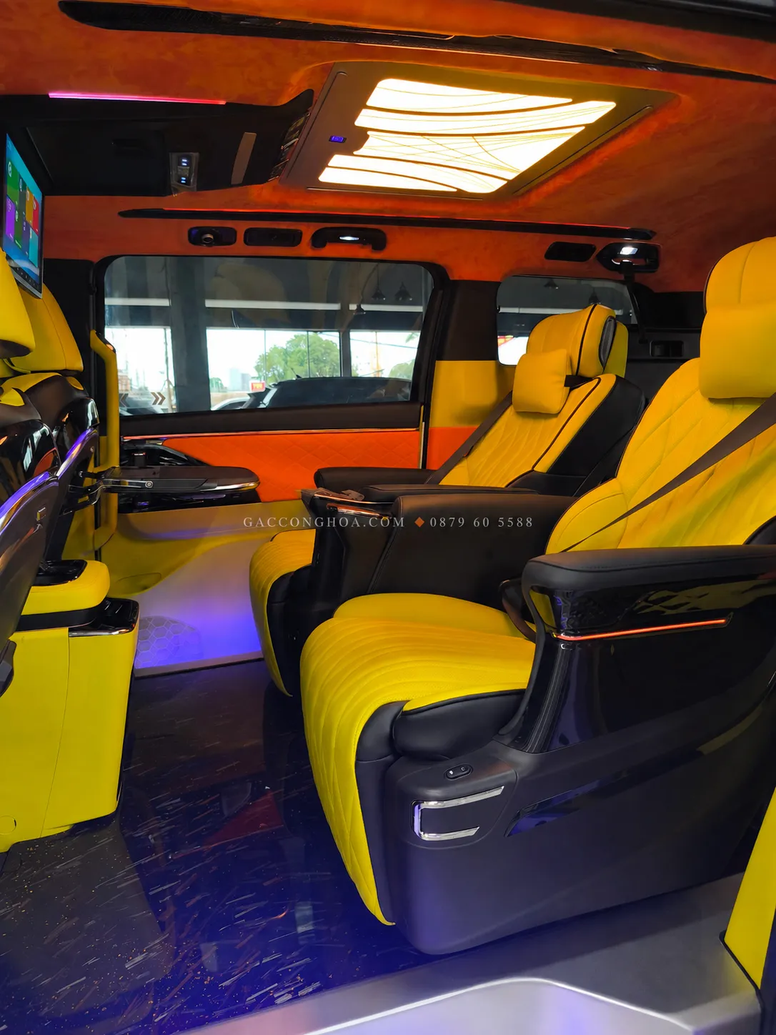 Ghế VIP và trần LED trong khoang GAC M8 độ limousine tại GAC Motor Cộng Hòa